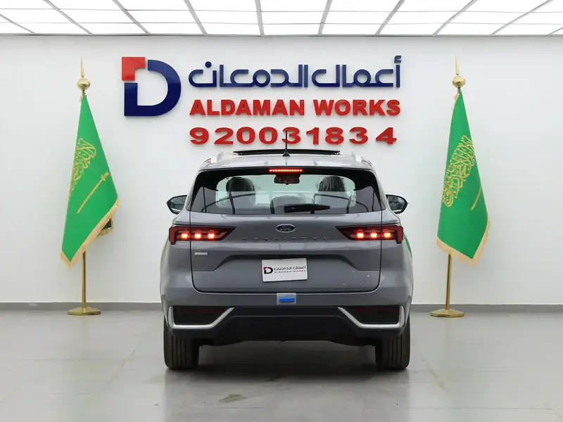 Discover undefined undefined Exterior Interior Images.Find all aspects and details of cars.
