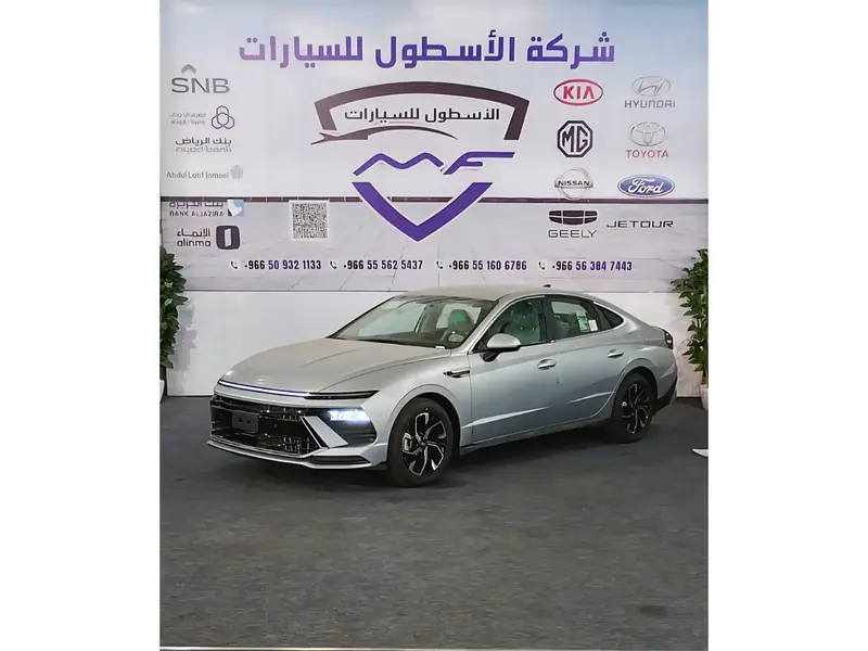 استكشف undefined undefined الصور الخارجية والداخلية. اكتشف جميع جوانب وتفاصيل السيارات.