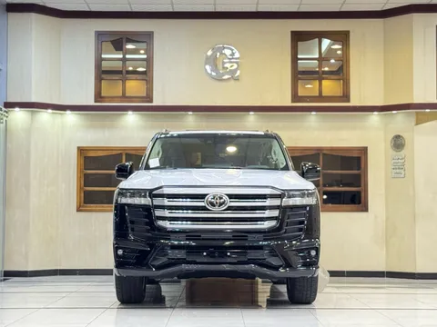 Discover undefined undefined Exterior Interior Images.Find all aspects and details of cars.