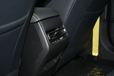 Discover undefined undefined Exterior Interior Images.Find all aspects and details of cars.