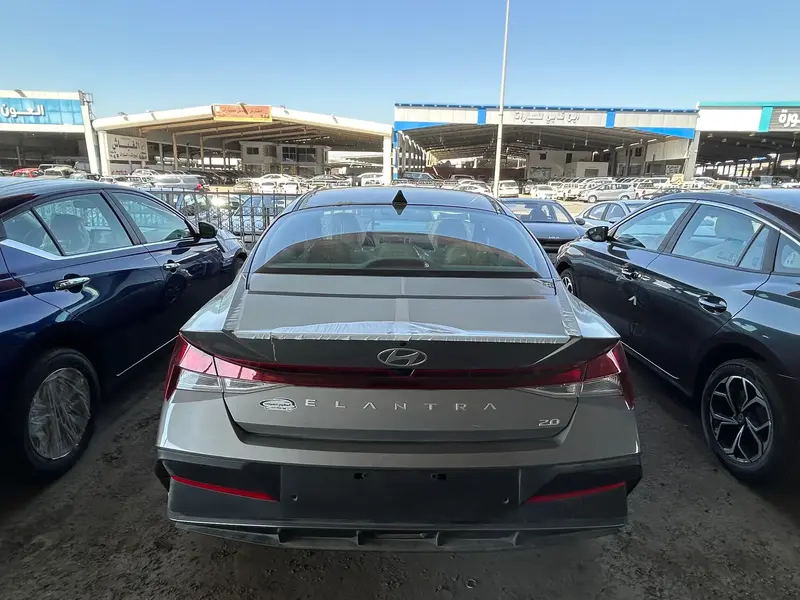 Hyundai Elantra 2025