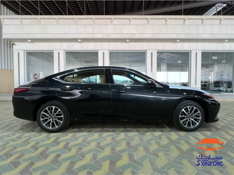 Lexus ES 2024