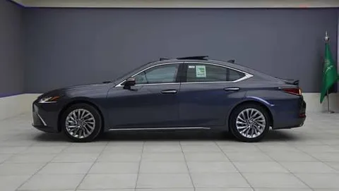 Discover undefined undefined Exterior Interior Images.Find all aspects and details of cars.