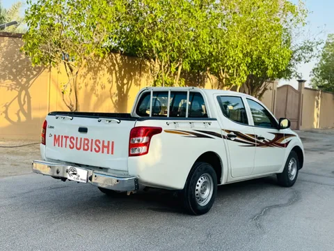 Mitsubishi L200 2.4L Double Cab GL (2WD) 2017
