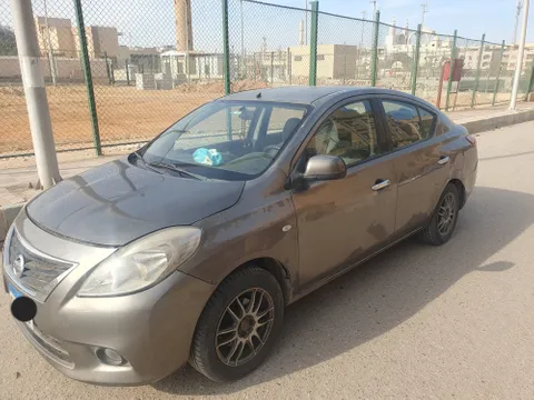 استكشف undefined undefined الصور الخارجية والداخلية. اكتشف جميع جوانب وتفاصيل السيارات.
