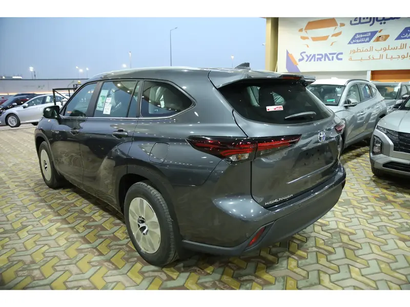 Discover undefined undefined Exterior Interior Images.Find all aspects and details of cars.