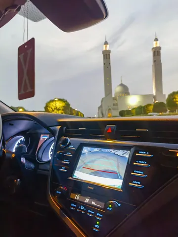 استكشف undefined undefined الصور الخارجية والداخلية. اكتشف جميع جوانب وتفاصيل السيارات.