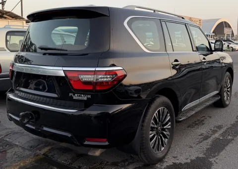 Nissan Patrol 5.6L LE Platinum 2011