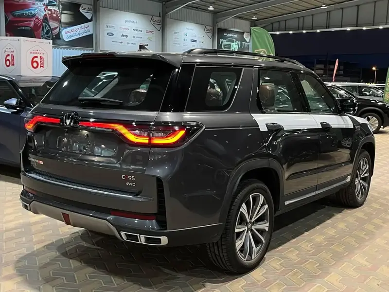 Discover undefined undefined Exterior Interior Images.Find all aspects and details of cars.