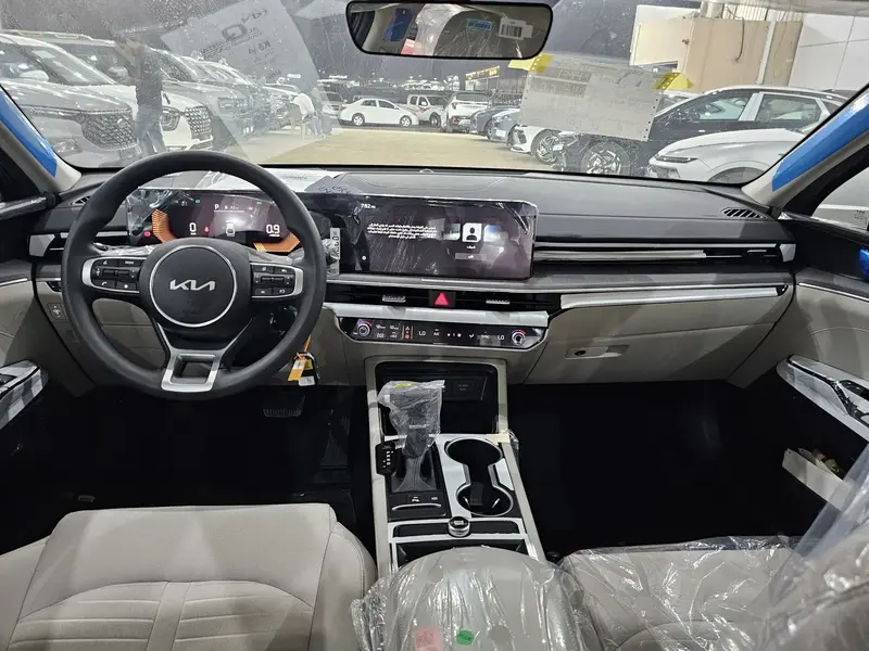 Discover undefined undefined Exterior Interior Images.Find all aspects and details of cars.