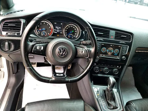 Discover undefined undefined Exterior Interior Images.Find all aspects and details of cars.