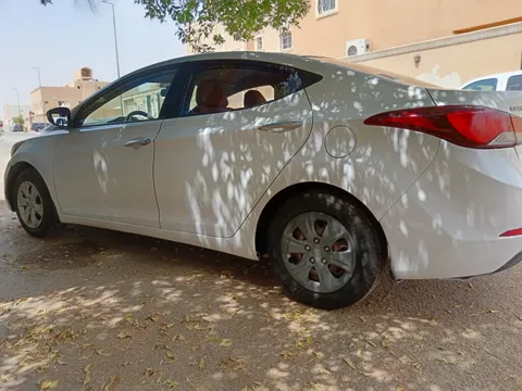 Hyundai Elantra 2.0L Base 2015