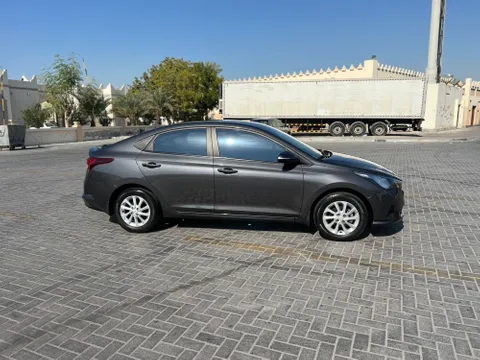 استكشف undefined undefined الصور الخارجية والداخلية. اكتشف جميع جوانب وتفاصيل السيارات.