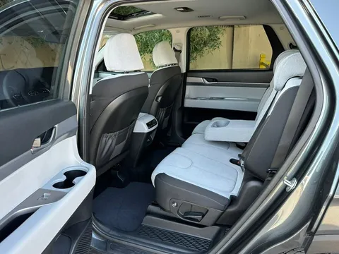 Discover undefined undefined Exterior Interior Images.Find all aspects and details of cars.