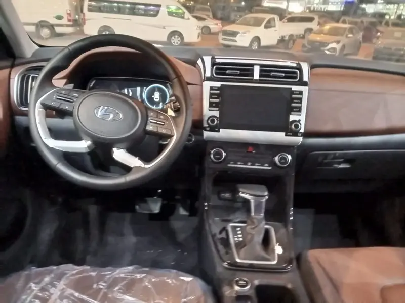 Discover undefined undefined Exterior Interior Images.Find all aspects and details of cars.