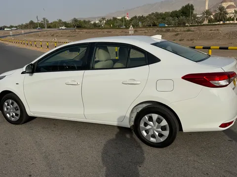 Toyota Yaris Sedan 1.5L SE 2020