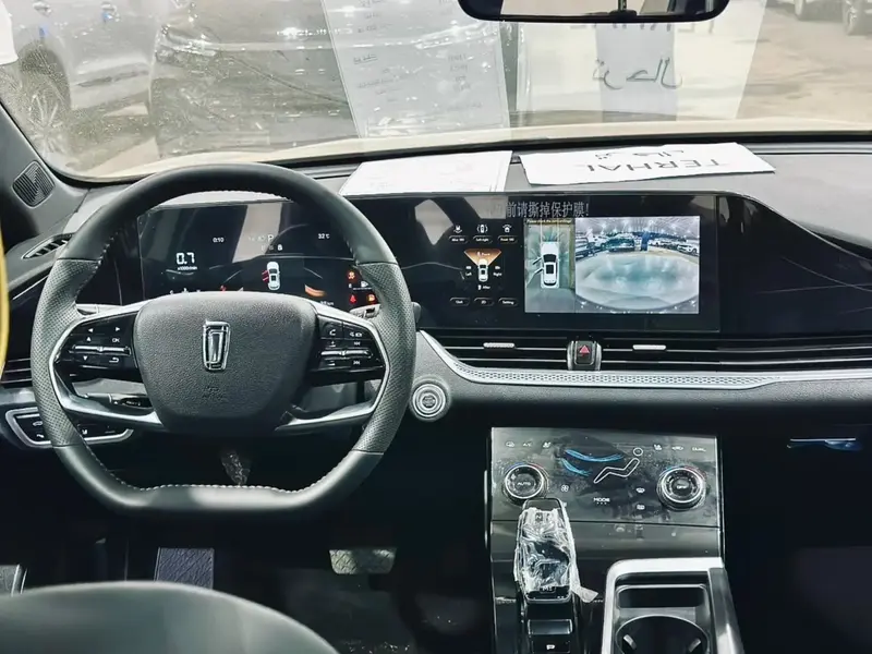 Discover undefined undefined Exterior Interior Images.Find all aspects and details of cars.