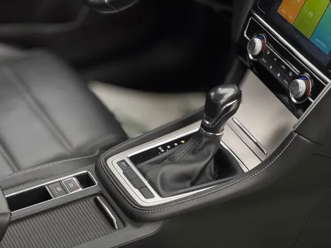 Discover undefined undefined Exterior Interior Images.Find all aspects and details of cars.