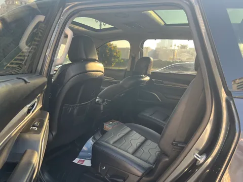 Discover undefined undefined Exterior Interior Images.Find all aspects and details of cars.