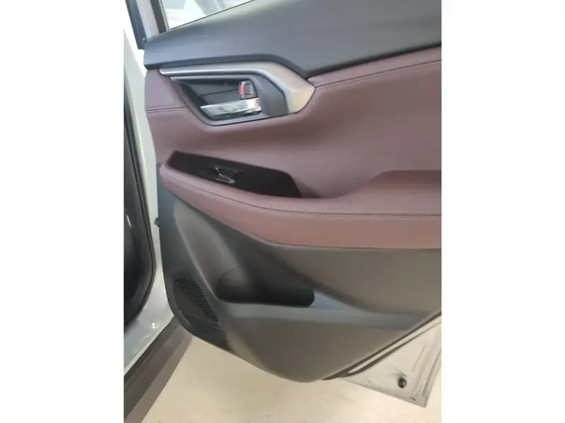 Discover undefined undefined Exterior Interior Images.Find all aspects and details of cars.