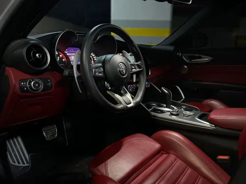 Alfa Romeo Giulia Veloce 2021
