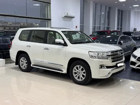 toyota toyota-land-cruiser image Toyota Land Cruiser 4.6 GXR 2018