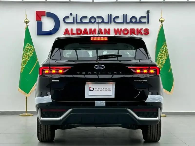 استكشف undefined undefined الصور الخارجية والداخلية. اكتشف جميع جوانب وتفاصيل السيارات.