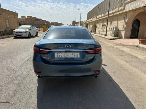 استكشف undefined undefined الصور الخارجية والداخلية. اكتشف جميع جوانب وتفاصيل السيارات.