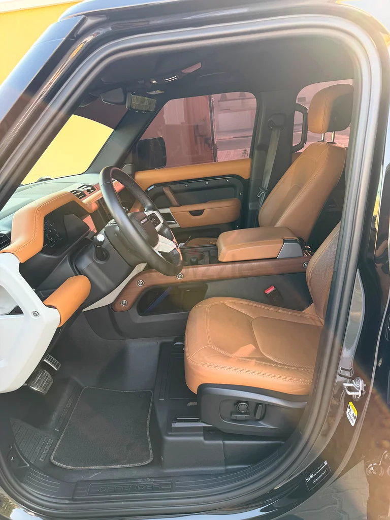 لاند روفر ديفندر 2024