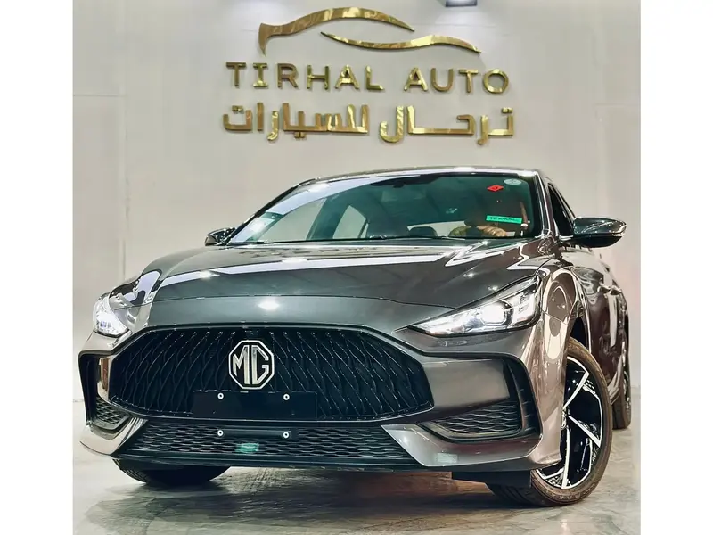 استكشف undefined undefined الصور الخارجية والداخلية. اكتشف جميع جوانب وتفاصيل السيارات.