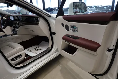 Discover undefined undefined Exterior Interior Images.Find all aspects and details of cars.