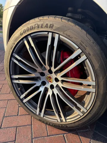 Porsche Macan 3.6L Turbo w/ Performance Package 2015