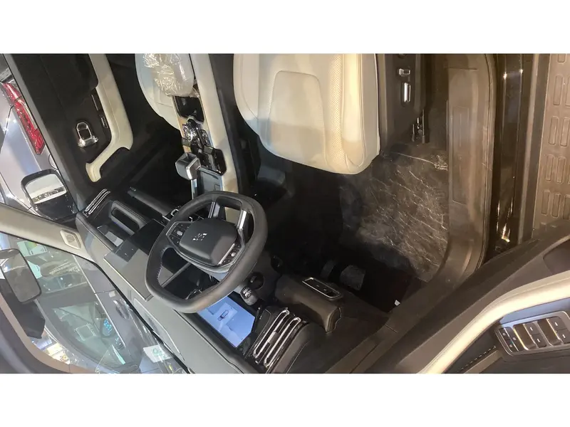 Discover undefined undefined Exterior Interior Images.Find all aspects and details of cars.