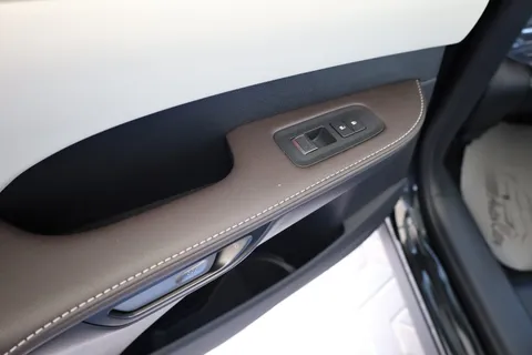 Discover undefined undefined Exterior Interior Images.Find all aspects and details of cars.
