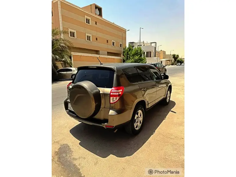 استكشف undefined undefined الصور الخارجية والداخلية. اكتشف جميع جوانب وتفاصيل السيارات.