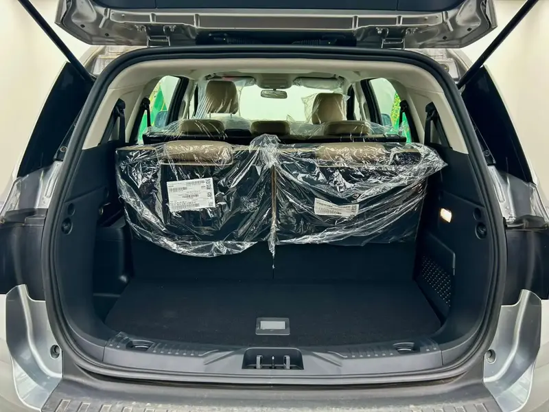 Discover undefined undefined Exterior Interior Images.Find all aspects and details of cars.
