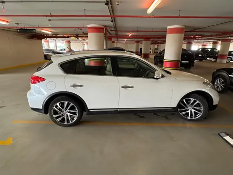 إنفينيتي QX50 2016