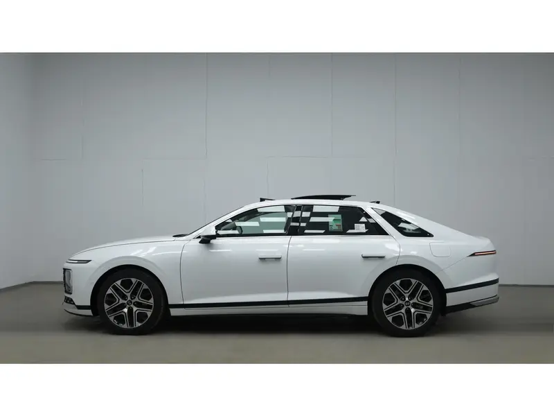 Discover undefined undefined Exterior Interior Images.Find all aspects and details of cars.