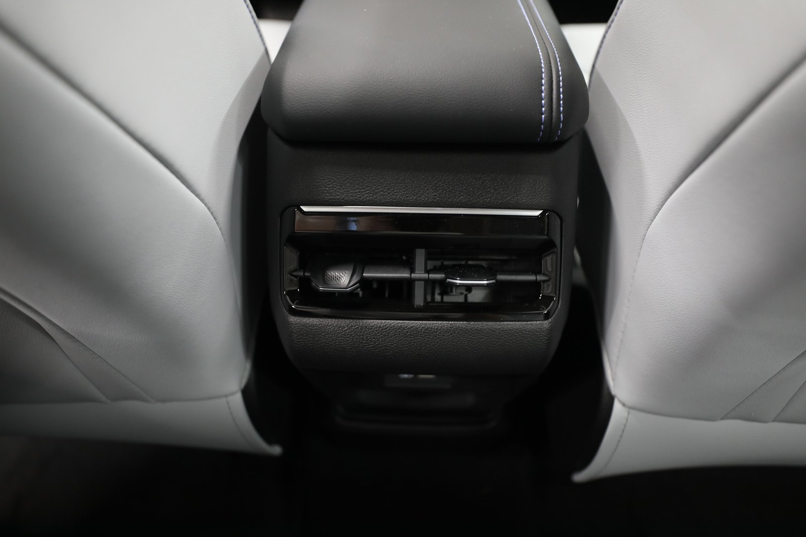 Discover undefined undefined Exterior Interior Images.Find all aspects and details of cars.