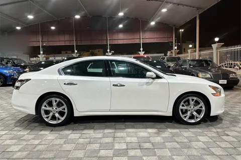 Discover undefined undefined Exterior Interior Images.Find all aspects and details of cars.