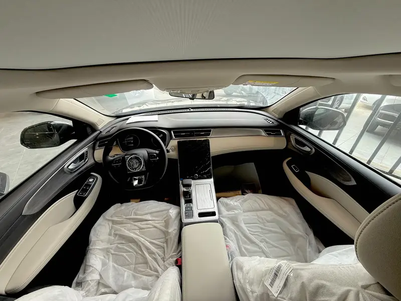 Discover undefined undefined Exterior Interior Images.Find all aspects and details of cars.