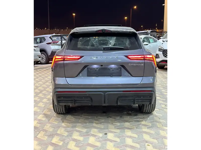 استكشف undefined undefined الصور الخارجية والداخلية. اكتشف جميع جوانب وتفاصيل السيارات.