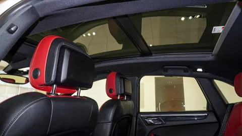 Discover undefined undefined Exterior Interior Images.Find all aspects and details of cars.