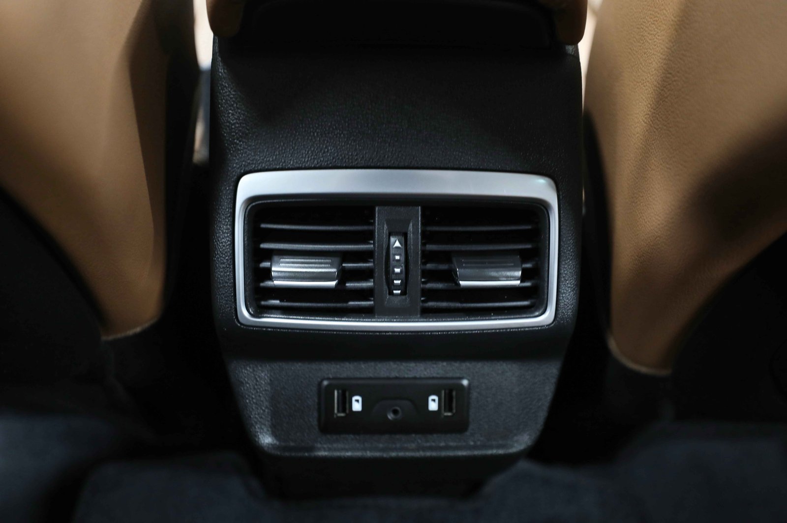 Discover undefined undefined Exterior Interior Images.Find all aspects and details of cars.