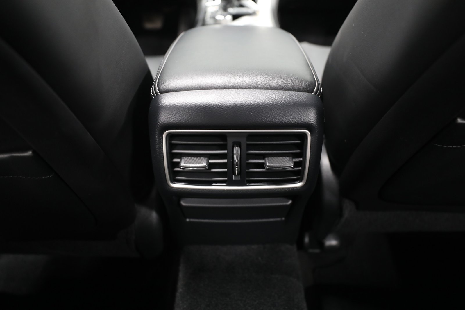 Discover undefined undefined Exterior Interior Images.Find all aspects and details of cars.