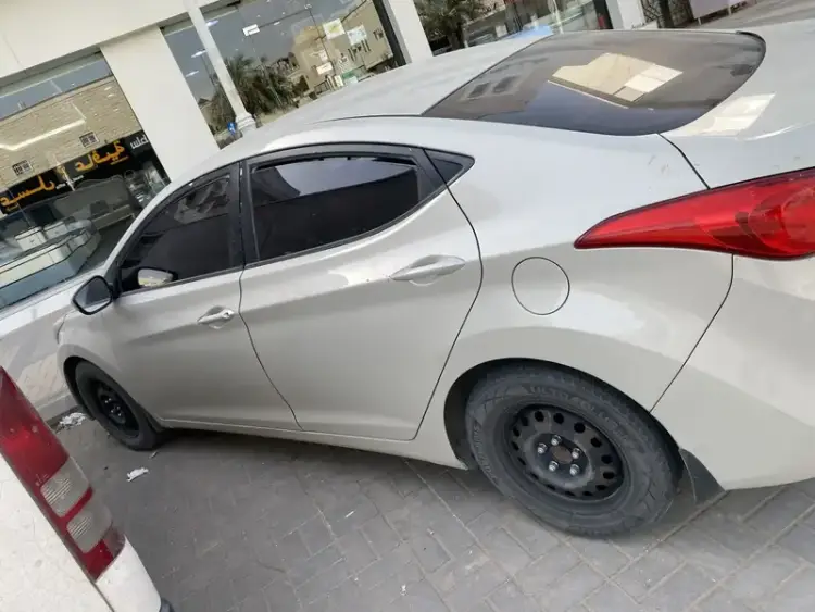 hyundai hyundai-elantra image Hyundai Elantra 2013