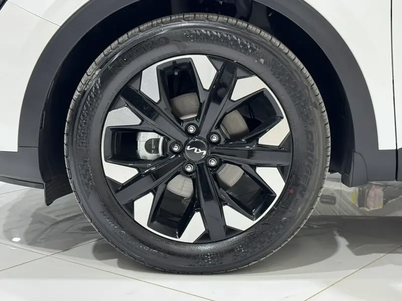 Discover undefined undefined Exterior Interior Images.Find all aspects and details of cars.