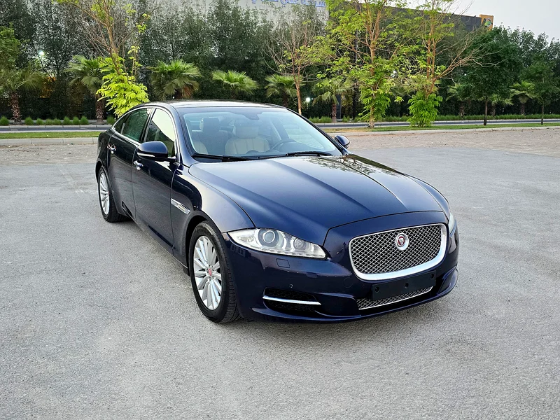 جاكوار XJ 2015