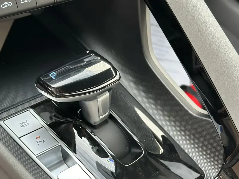 Discover undefined undefined Exterior Interior Images.Find all aspects and details of cars.