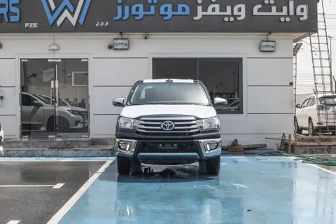 Discover undefined undefined Exterior Interior Images.Find all aspects and details of cars.